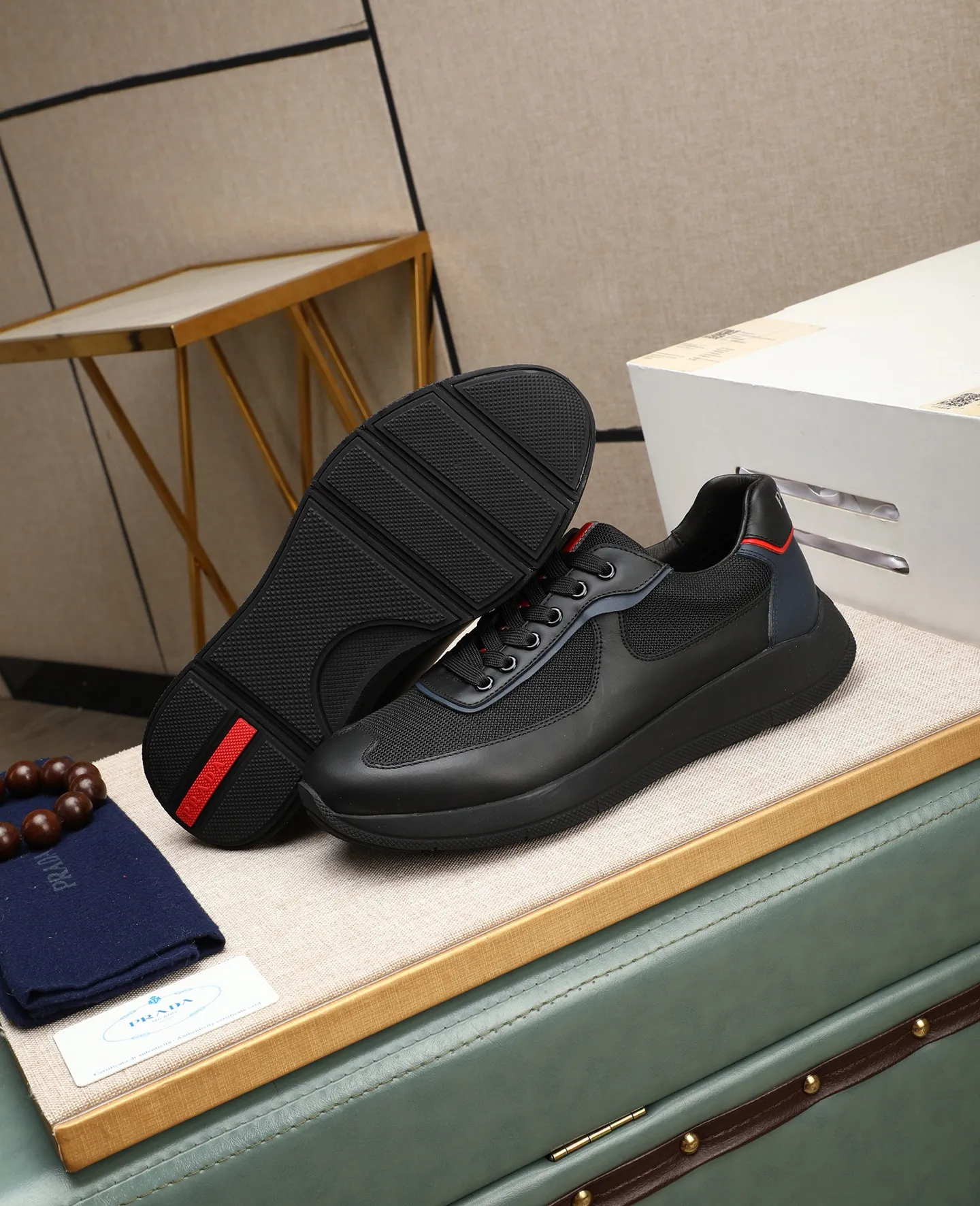 Men's shoes 💰600 Top quality New hot models on the official website, timeless for a century, 🆘 Trendy brand (Prada) mainly promotes hot models, avant-garde and versatile fashion men's shoes private version molding, cowhide surface splicing 1:1 oil edge treatment... fashionable and simple, original imported cowhide lining cowhide feet; the atmosphere and personality are more fashionable, eye-catching and pursuing class, it will subvert the old idea and be a must-have for fashion trendsetters with you! Must keep it for yourself! High-end comfort, high-end quality workmanship. Size: 38-44 Various colors available. full package